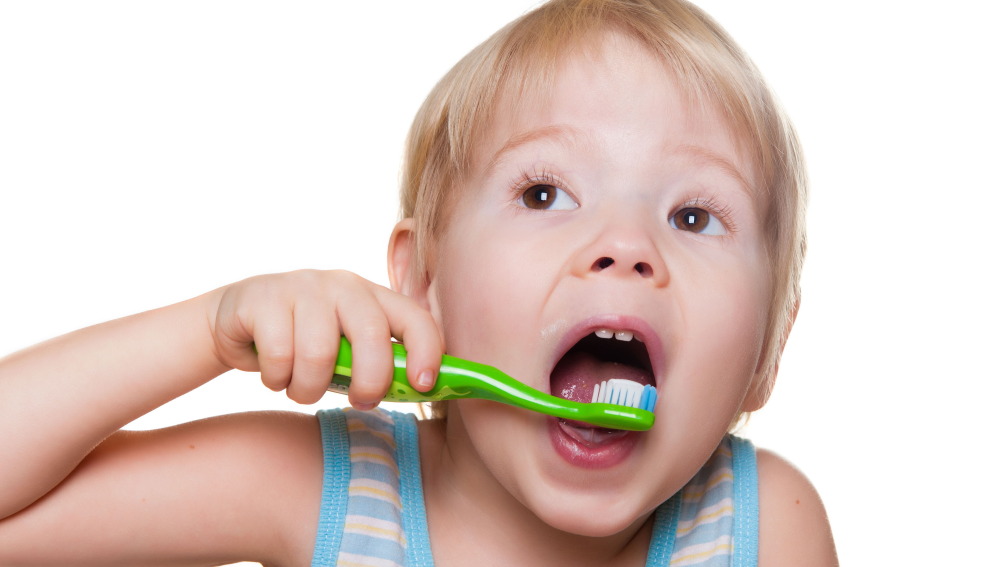 Consejos sobre limpieza de boca y primeros dientes en bebés